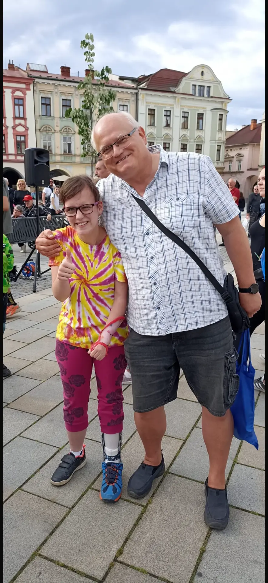 Pavel Rozbroj s Natálkou na náměstí v Novém Jičíně