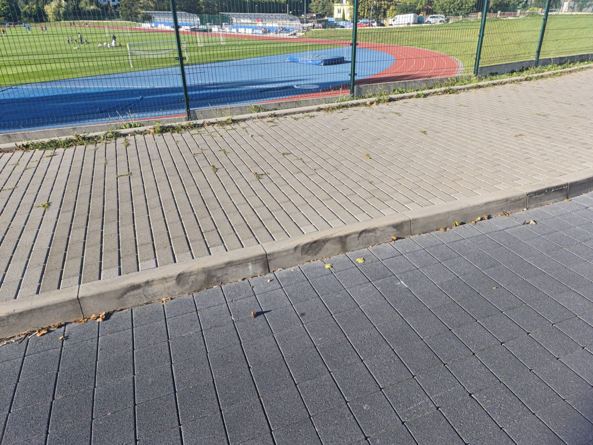 Výjezd z parkoviště u haly ABC u sportovního areálu