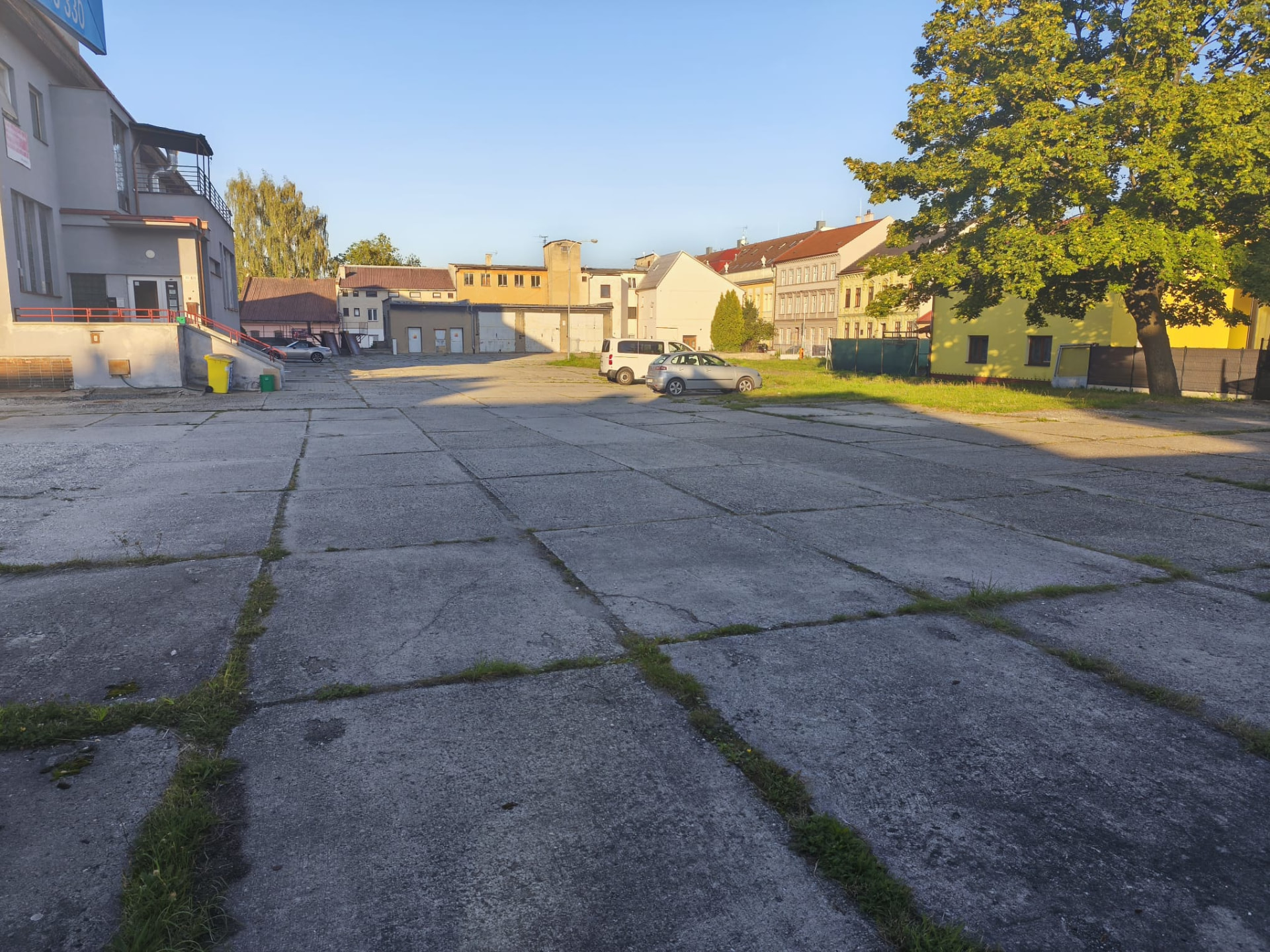 Prostor pro nové parkoviště na Hoblíkově ulici